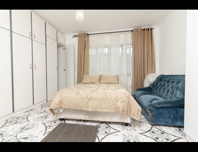 4 BEDROOM FREESTANDING FOR SALE IN SILVERGLEN